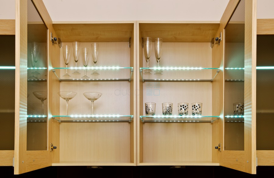 Фото Furnika Светодиодный светильник ZETA GLASLINE для стеклянных полок, длина 859 мм, теплый, прозрачный