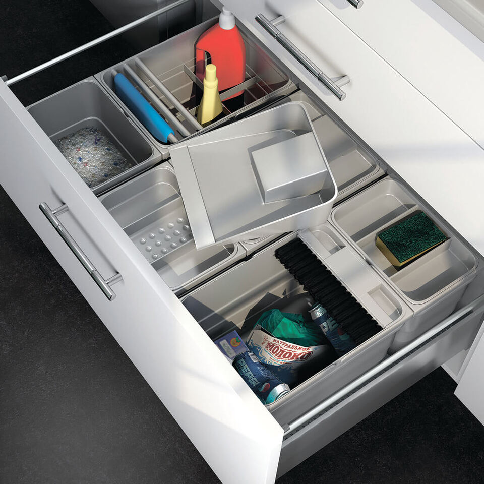 Фото NinkaPlast Система сортировки ASSISTENT с разделителем, щеткой, совком 52,5 л, фасад 900 мм, серый